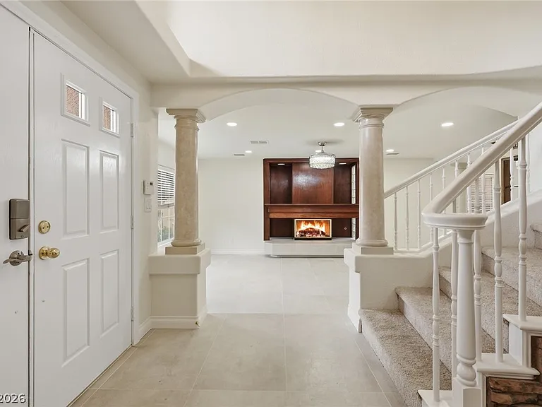 9081 Lawton Pine Dr — Photo 3