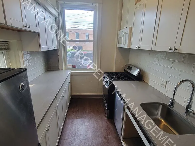 620 W 39th Ter #1W — Photo 9