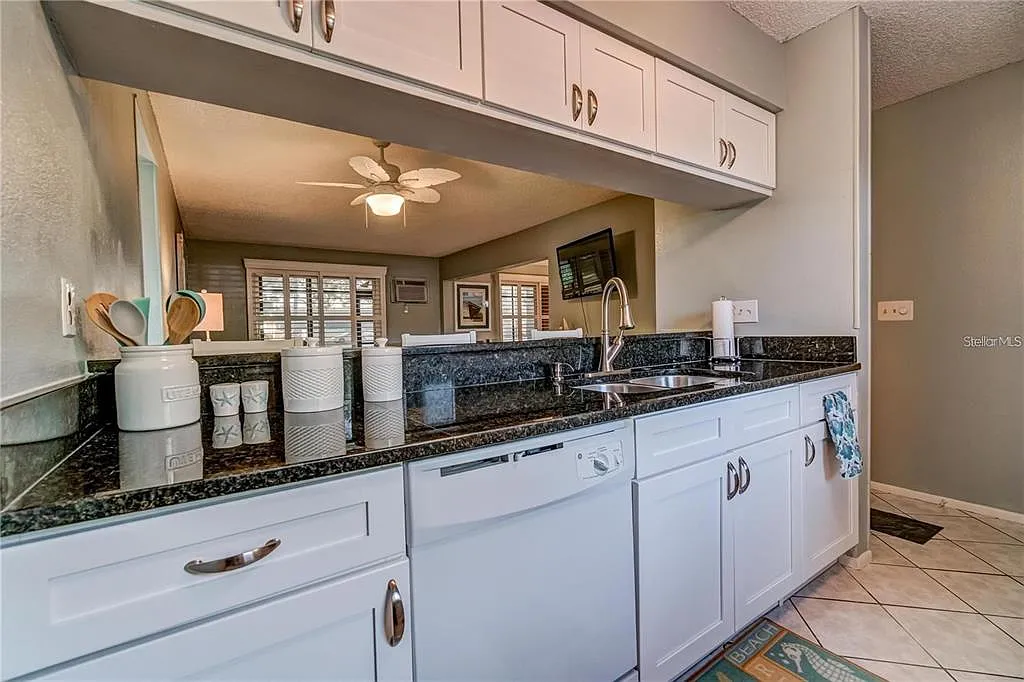 2 bed, 2.0 bath, 936 sqft, $2,200 — Photo 3