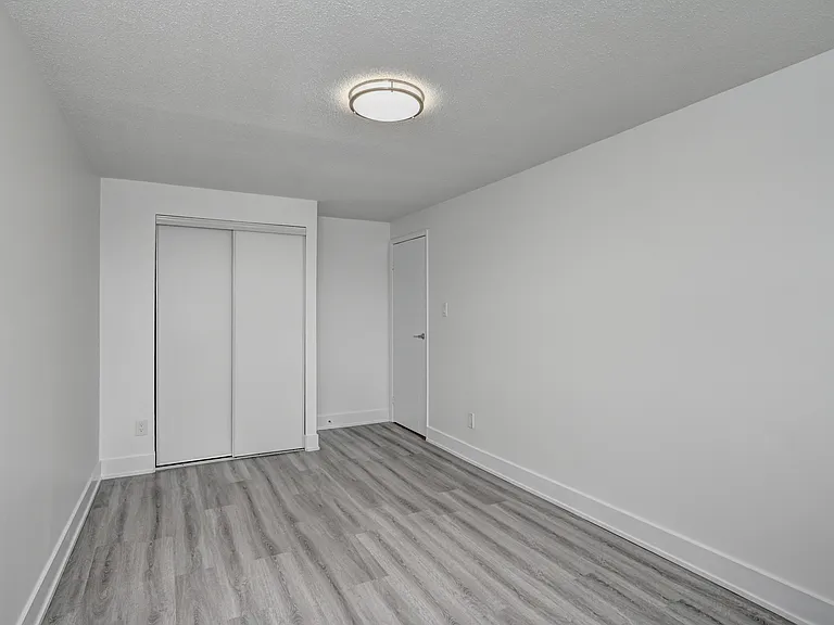 137 Woodside Ave — Photo 11