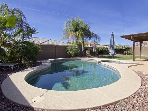 3rd image of 17871 W Ivy Ln
