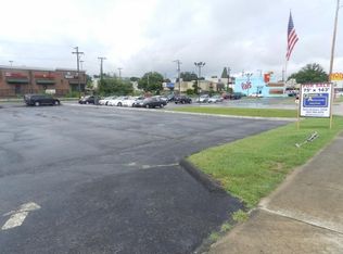 1747 Fort Henry Dr, Kingsport, TN 37664