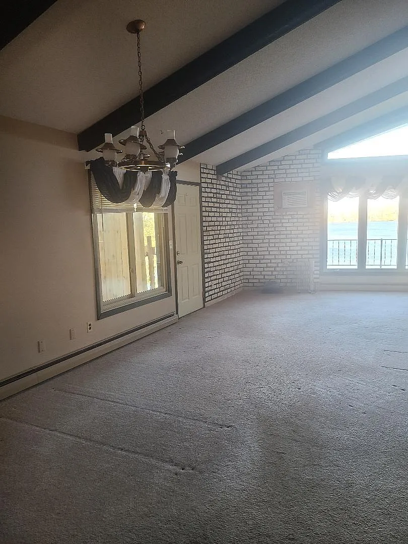 Building Photo - 100 E Lake St #2