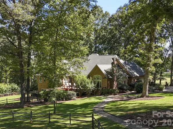 201 Hughes Creek Rd, Columbus, NC 28722