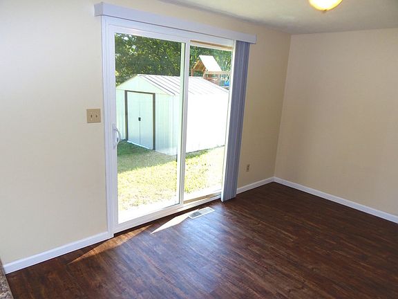 4th image of 1688 Rebecca St