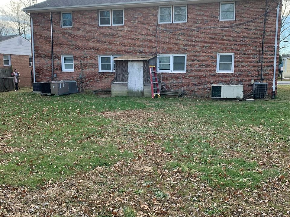 2nd image of 1 Oak St APT 2