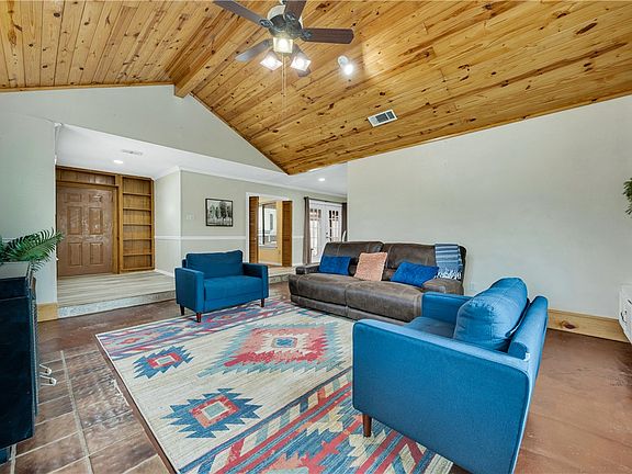 5th image of 2802 Jennifer Dr