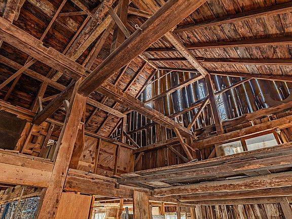 4th image of 405 Main Street