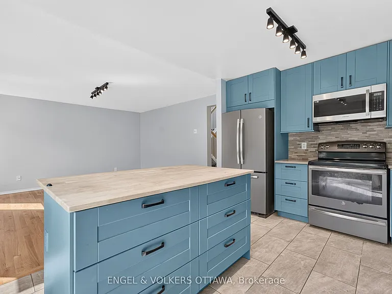 2123 Esprit Dr — Photo 17