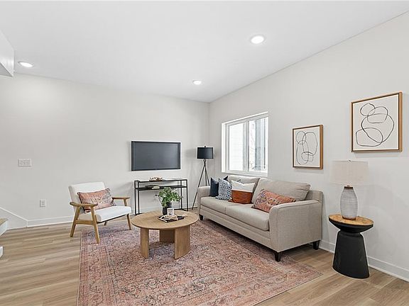 5th image of 9901 W 88th St