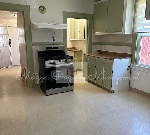 3rd image of 2701 N California St