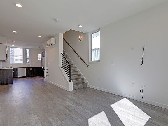 5th image of 1330 E Spring St
