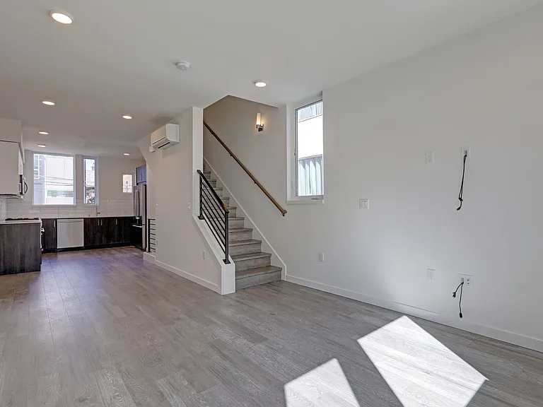 1330 E Spring St — Photo 5