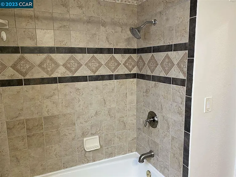 1414 San Carlos Ave — Photo 10