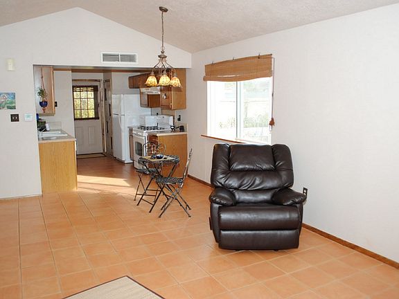 5th image of 952 Sunflower Dr SW