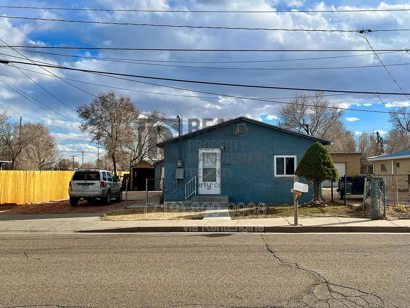 2 bed, 1.0 bath, 913 sqft, $1,200 — Photo 2