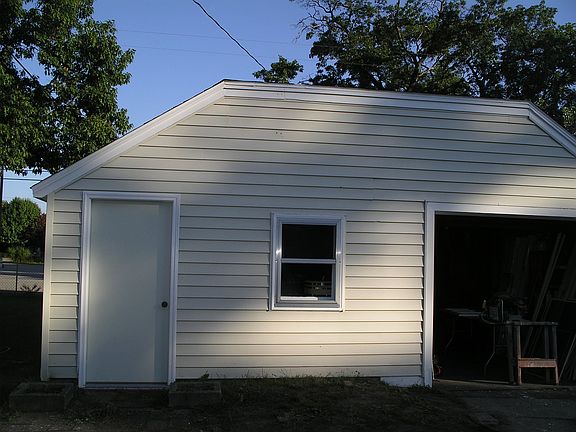2+ car garage with extra storage