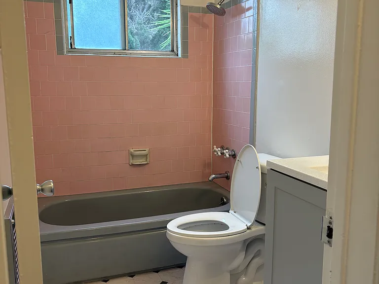 7719 Hampton Ave #17 — Photo 4
