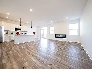 4 bed, 2397 sqft, $2,999 — Photo 4