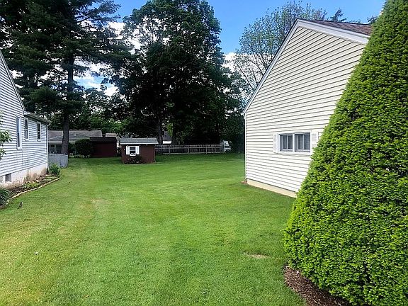 5th image of 320 Virginia Ave