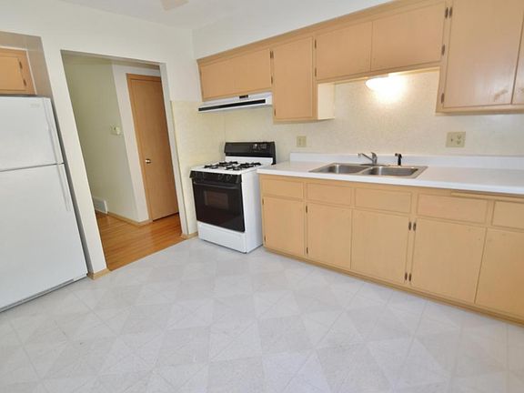 5th image of 9030 W Tripoli Ave