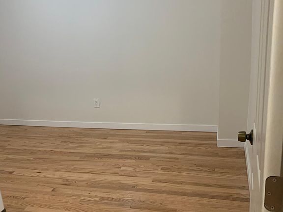 4th image of 4571 Furman Ave #1