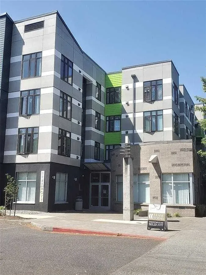 Center Village — Photo 1