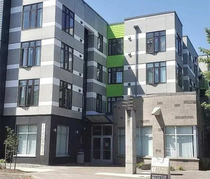 Center Village — Photo 1