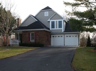 8918 Pine Bluff Ct, Eden Prairie, MN 55347
