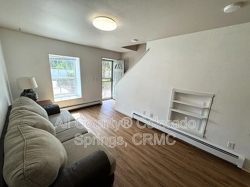 2 bed, 1.0 bath, 832 sqft, $1,395 — Photo 3