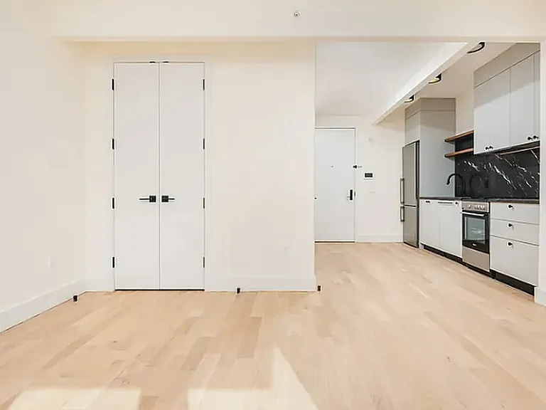 260 Gold St #612 — Photo 4