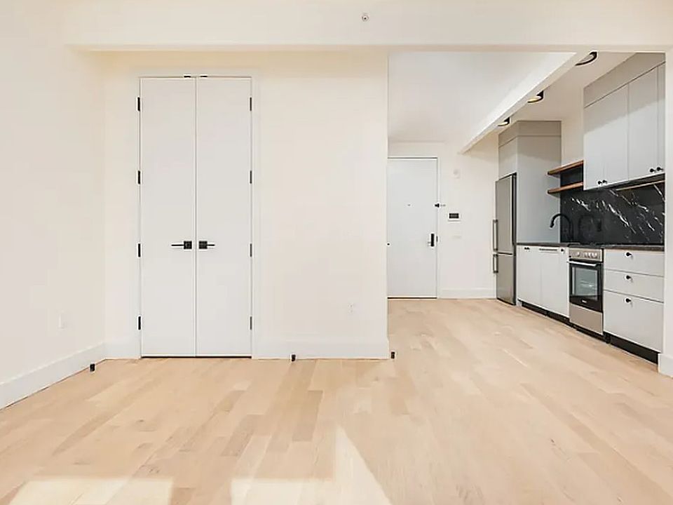 1st image of 260 Gold St Unit 1114