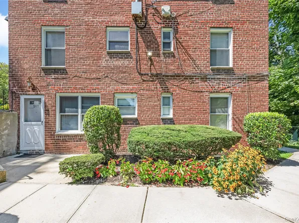 51 Edwards Street #T, Roslyn Heights, NY 11577