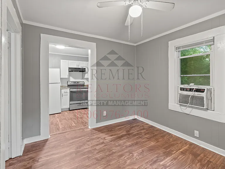 617 32nd St — Photo 3