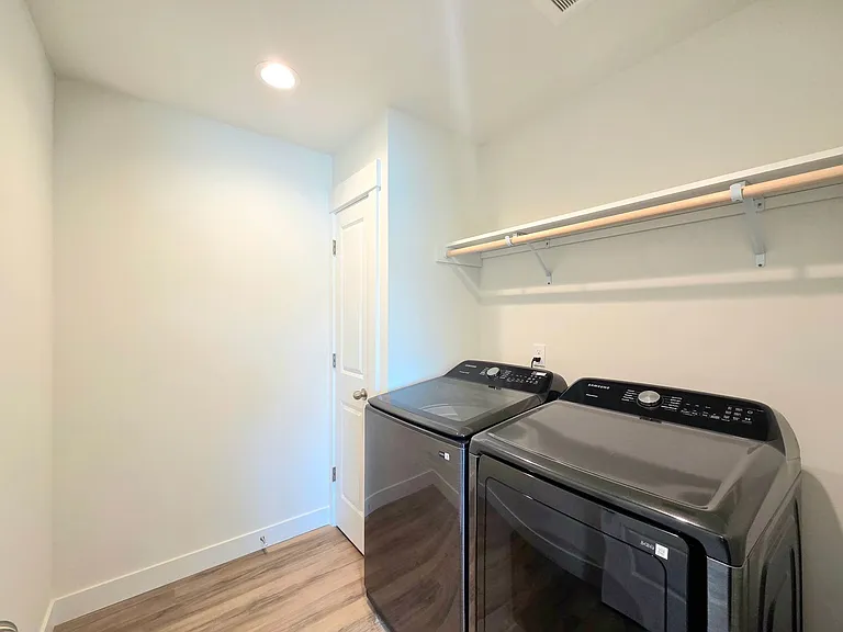 319 S Nevada Ave — Photo 6