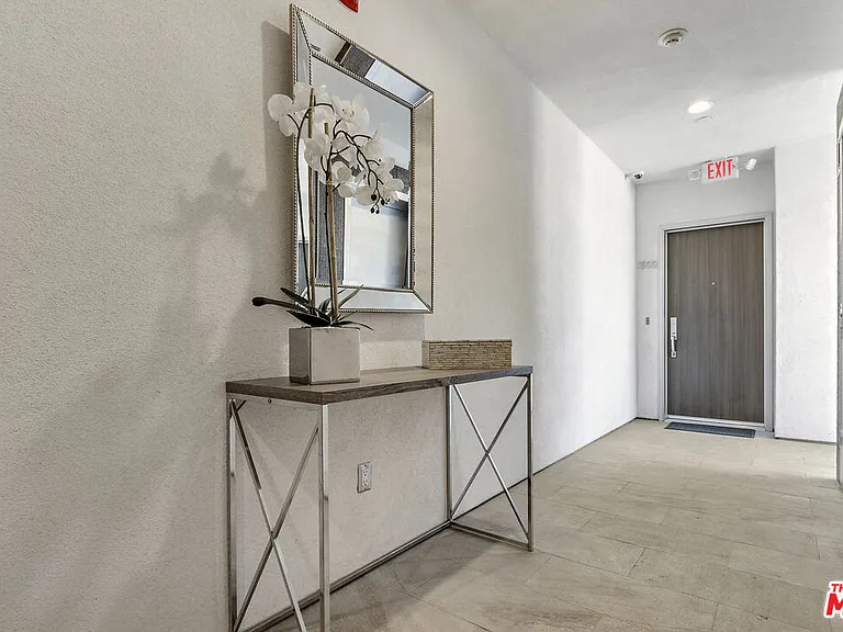 907 S Shenandoah St #101 — Photo 37