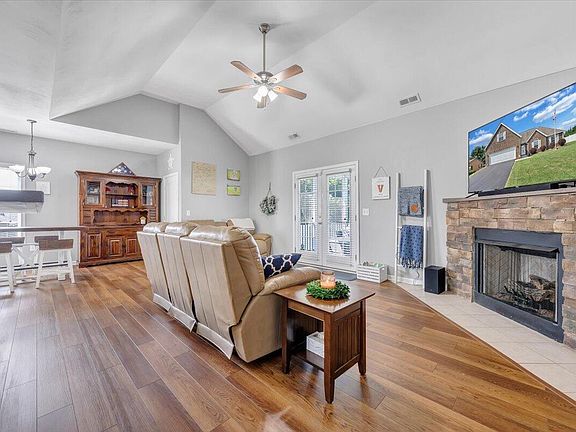 4th image of 3624 Ellen Dr