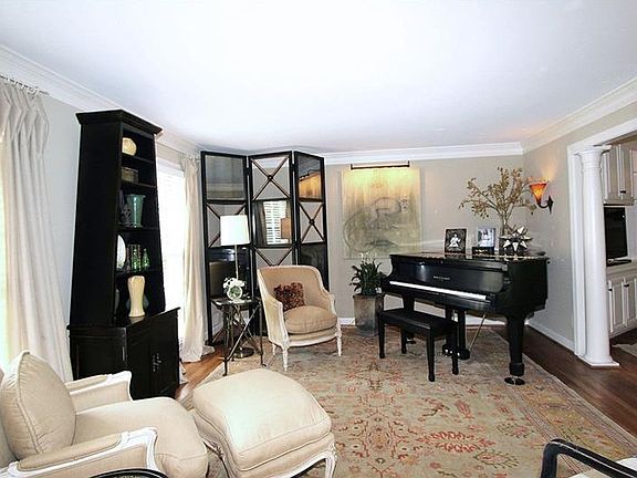 4th image of 501 Park Ln SE