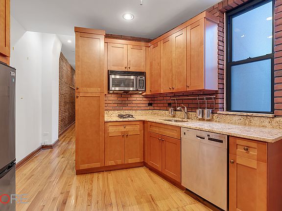 3rd image of 34 E 38th St APT 4C