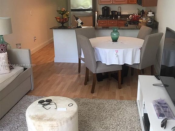 5th image of 405 N Hibiscus Dr APT 205