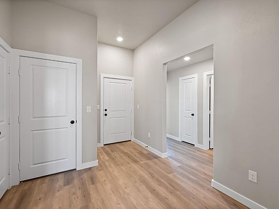 5th image of 3719 Urbana Ave