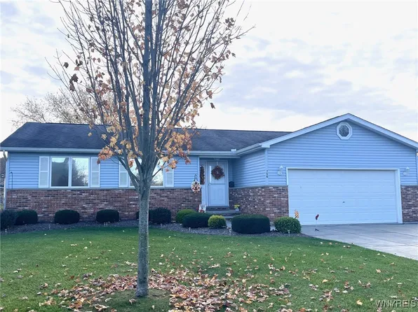 756 Mary Ln, Lewiston, NY 14092