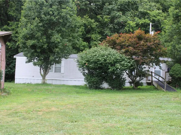 1696 E 350 North Rd, Cowden, IL 62422