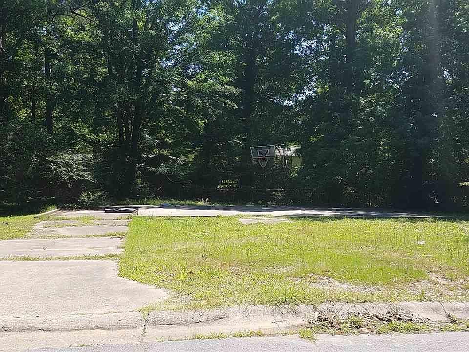 2nd image of 3943 Wooddale Dr