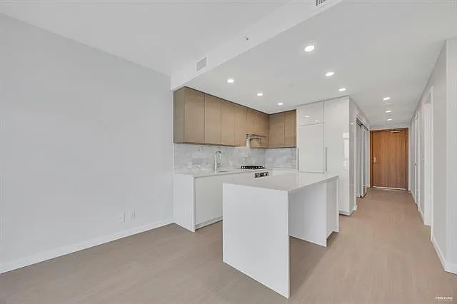 4168 Lougheed Hwy #1208 — Photo 14