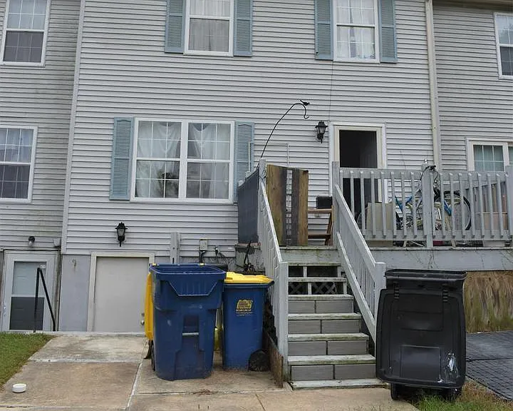 Entrance to lower level and deck