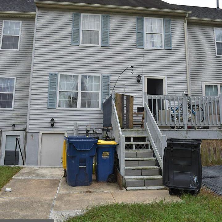 Entrance to lower level and deck