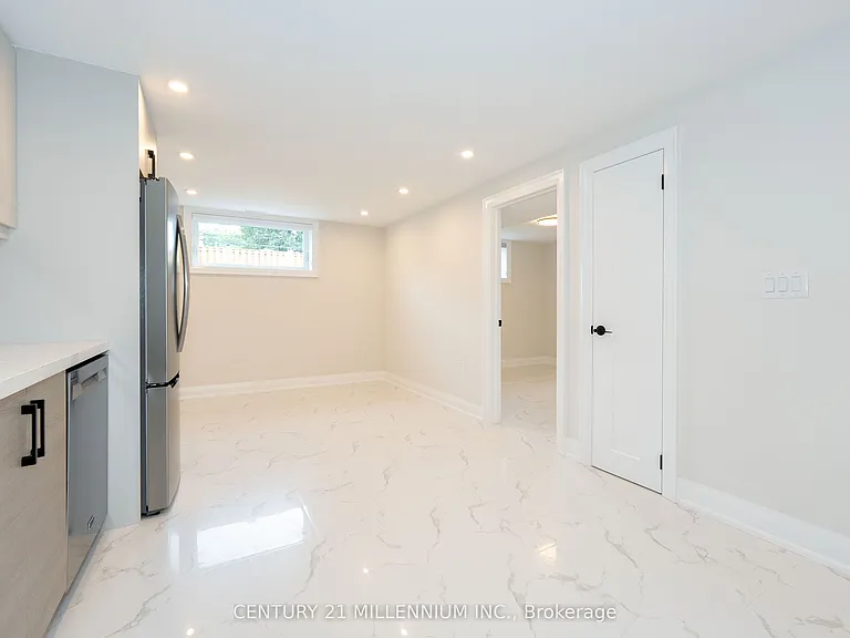 31 Mariposa Ave #C — Photo 11
