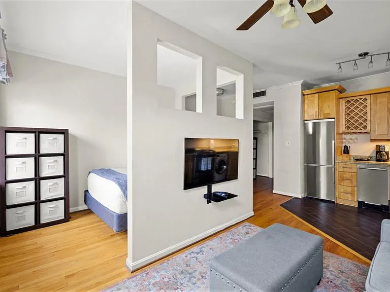 11 2nd St NE #308 — Photo 14