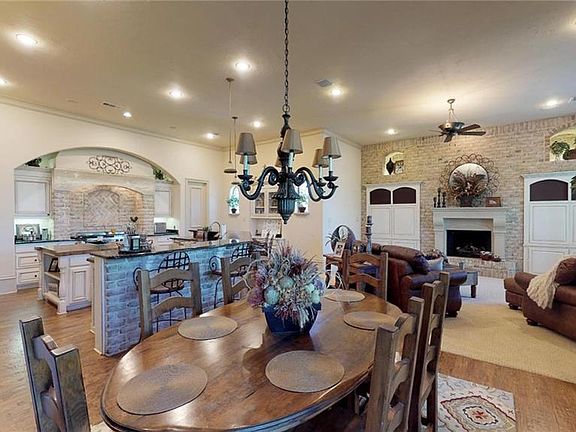 5th image of 3079 Whispering Oaks Dr